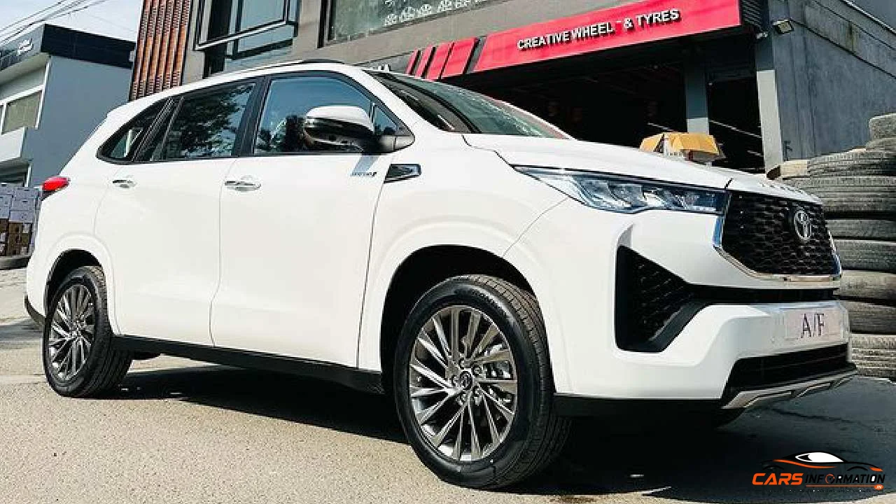Toyota Innova Hycross side profile alloy wheels design