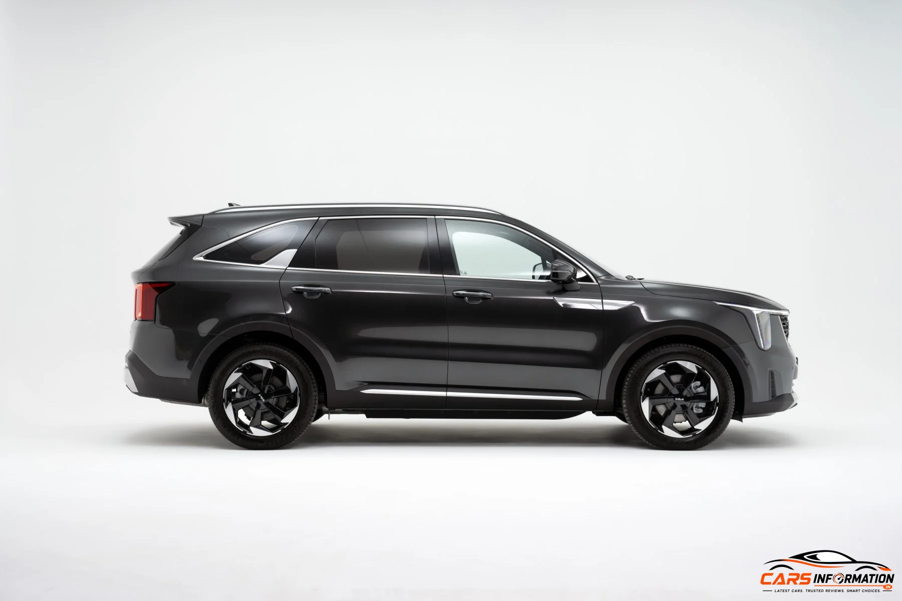 Kia Sorento India side profile alloy wheels design